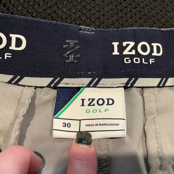 NWOT Izod Golf flat-front, gray shorts. Size 30 waist. - Picture 5 of 6